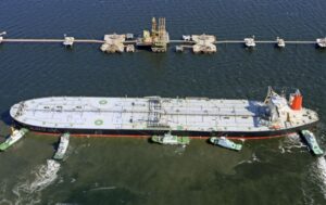 石油タンカー 原油貯蔵 中東問題 中東危機 ホルムズ海峡 海上輸送 鉄道輸送 輸出入通関 ムラタ産業 国際貨物業務 モンゴル輸送 中国輸送 パキスタン輸送 impprt export村田産業